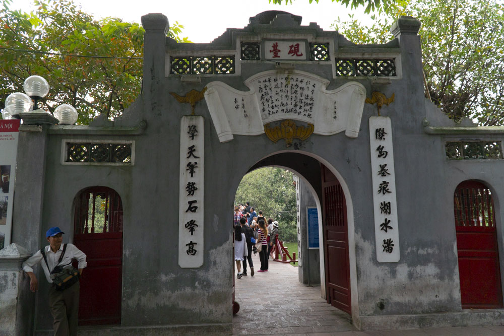 Hanoi_Hoan_Kiem_Lake_Gate_Vietnam